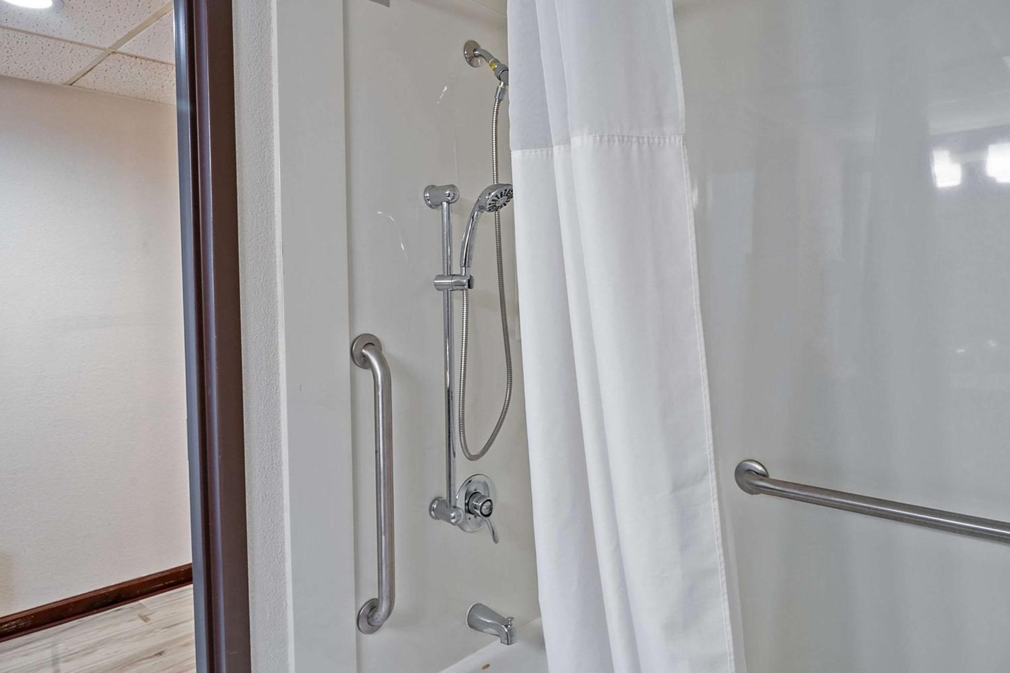 Quality Milan-sandusky Inn 2*